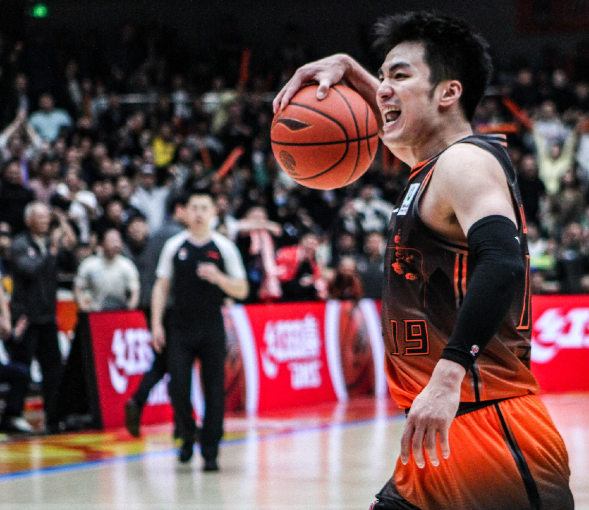 美播客前瞻NBA总决G5谈詹皇流言
