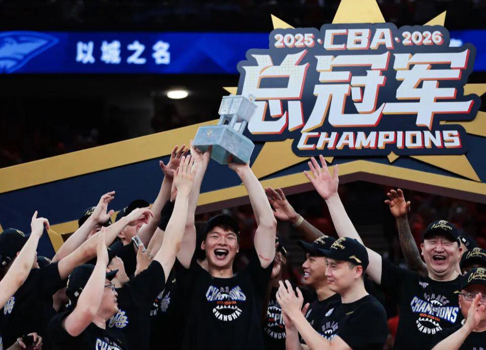 完美体育4年1.78亿!抢疯了!湖人头痛,冠军中锋还要吗?