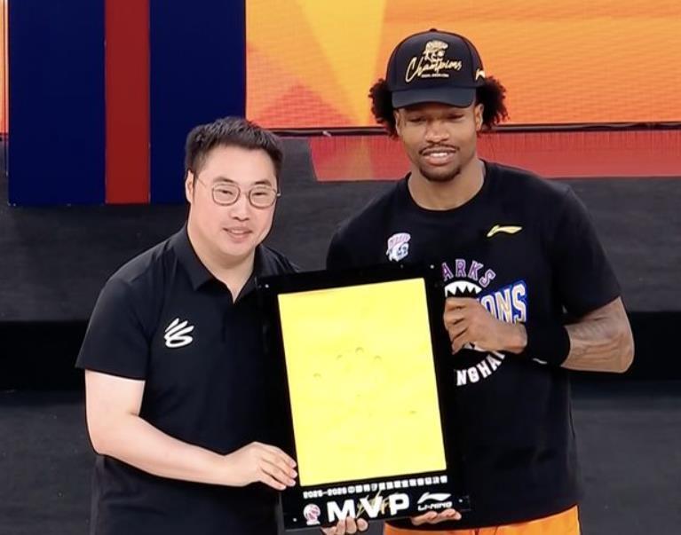 西蒙斯赌詹皇今夏签约勇士