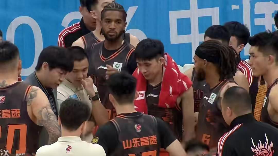 为什么十几支球队哄抢41岁的詹姆斯,湖人却不着急续约?