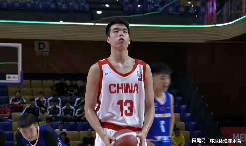 尼克斯球星的双胞胎接管发布会,萌娃抢尽风头