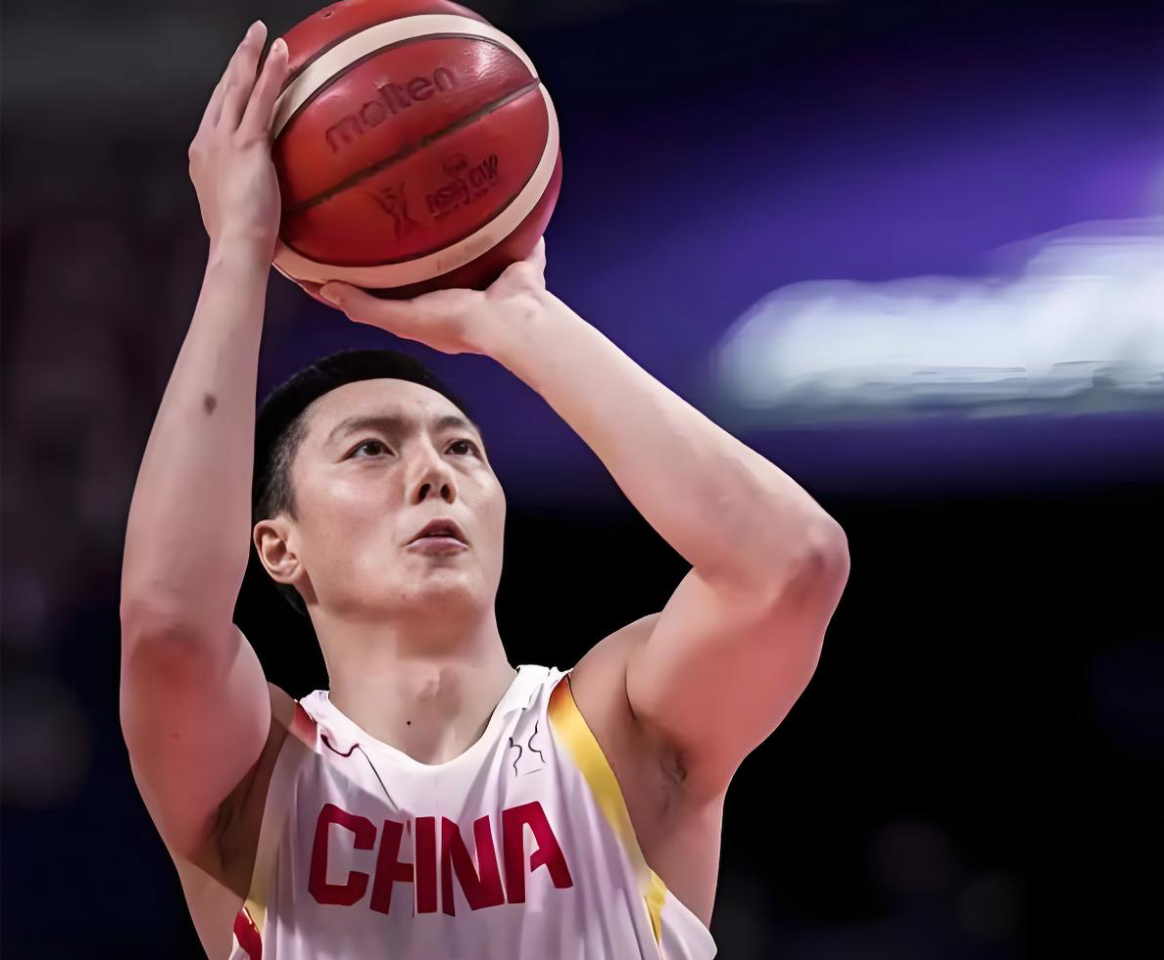 詹姆斯再次自戴皇冠!与乐福一起现身克罗地亚:助威旗下摩托艇队