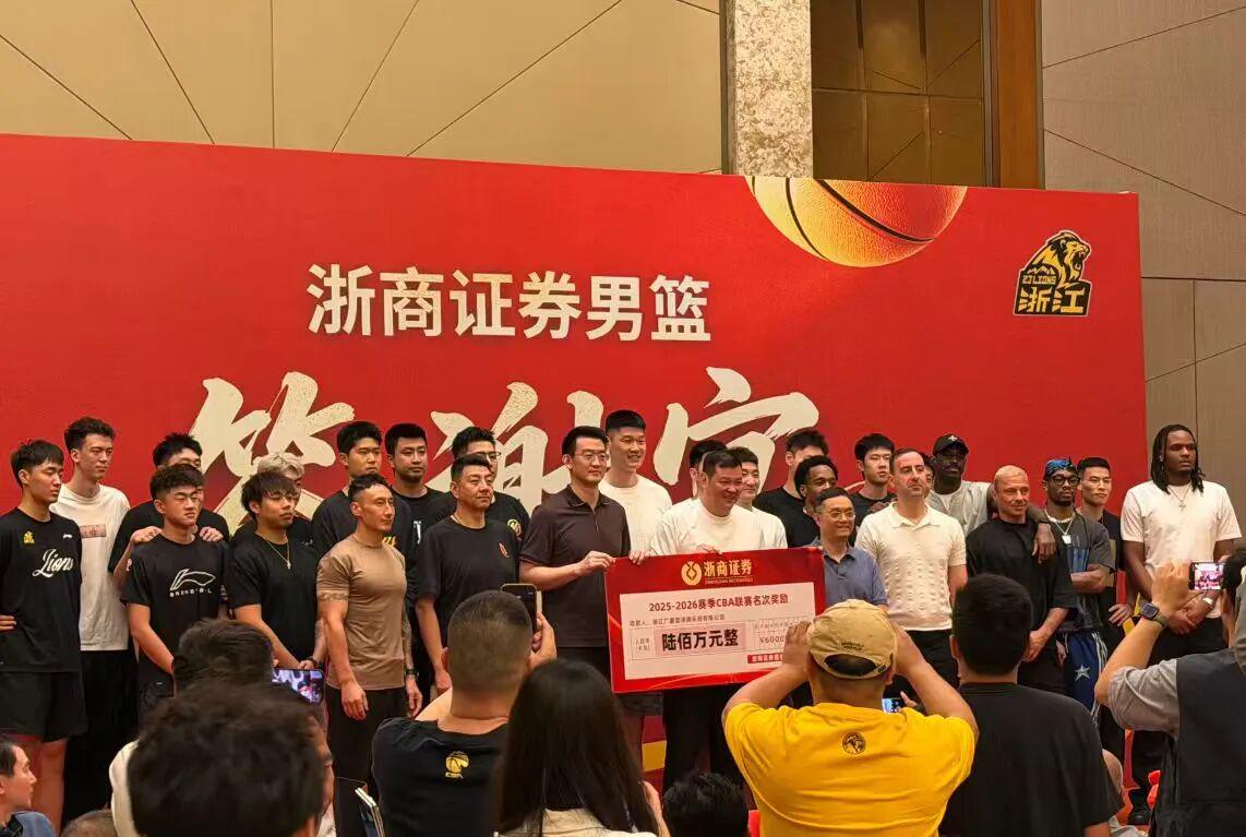 马刺侧翼大将:听他们在我们主场庆祝真的很难受,但我们会回来的