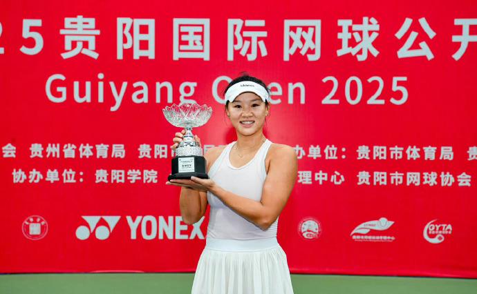 官方:布莱顿签下奥林匹亚科斯后卫科斯蒂尼亚,双方签约5年