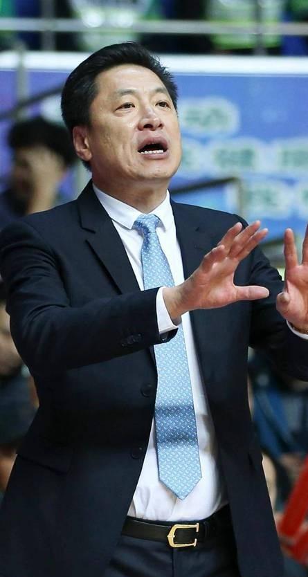 申思殴打小球员后续:施暴者安然无恙维权者被孤立,岂有此理