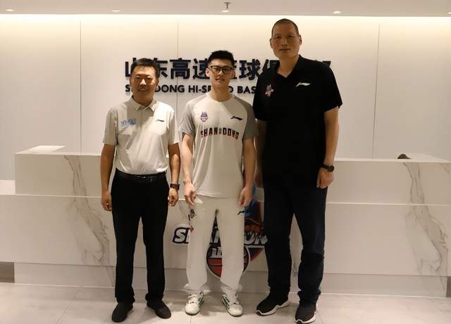 罗马诺：米兰与加拉塔萨雷就莱奥达成口头协议，转会费4500万欧