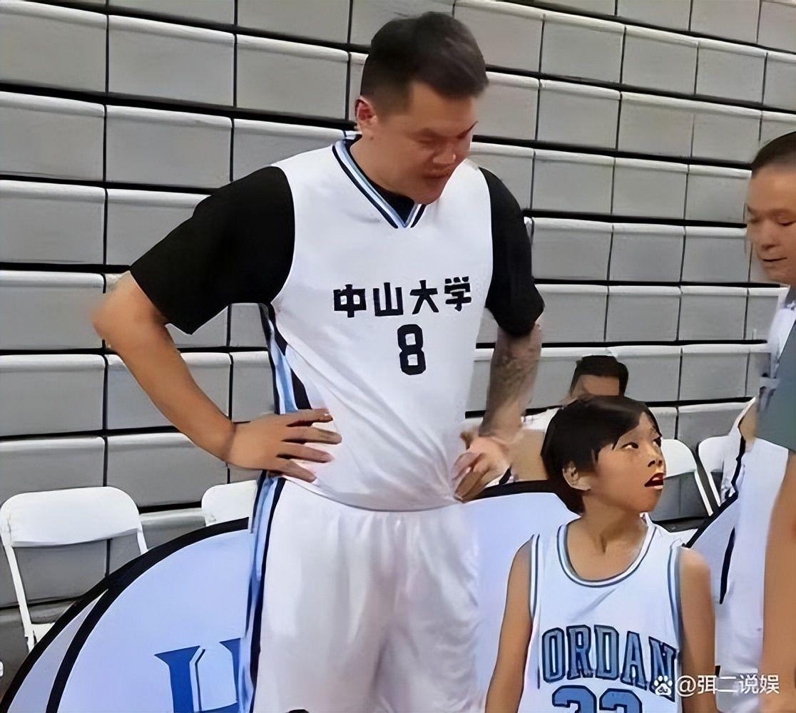 世界杯冠军,伯纳乌全场致敬库库雷利亚和奥亚萨瓦尔