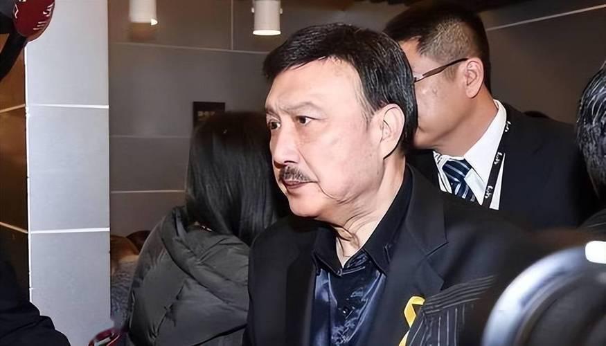 致敬历史，佛罗伦萨正式发布球队百年纪念球衣